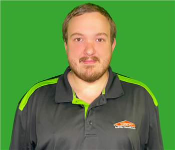 Employee with green background and black shirt